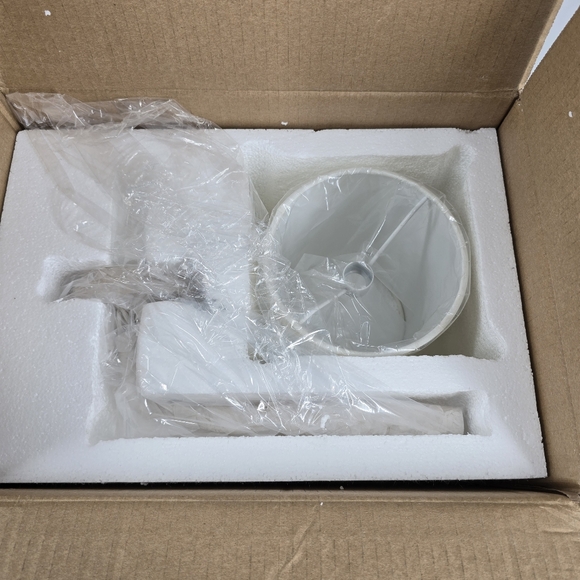 Visual Comfort NEW Go Lightly Sconce in Gild Gold with SILK Shade BBL2080G-S - Picture 1 of 9